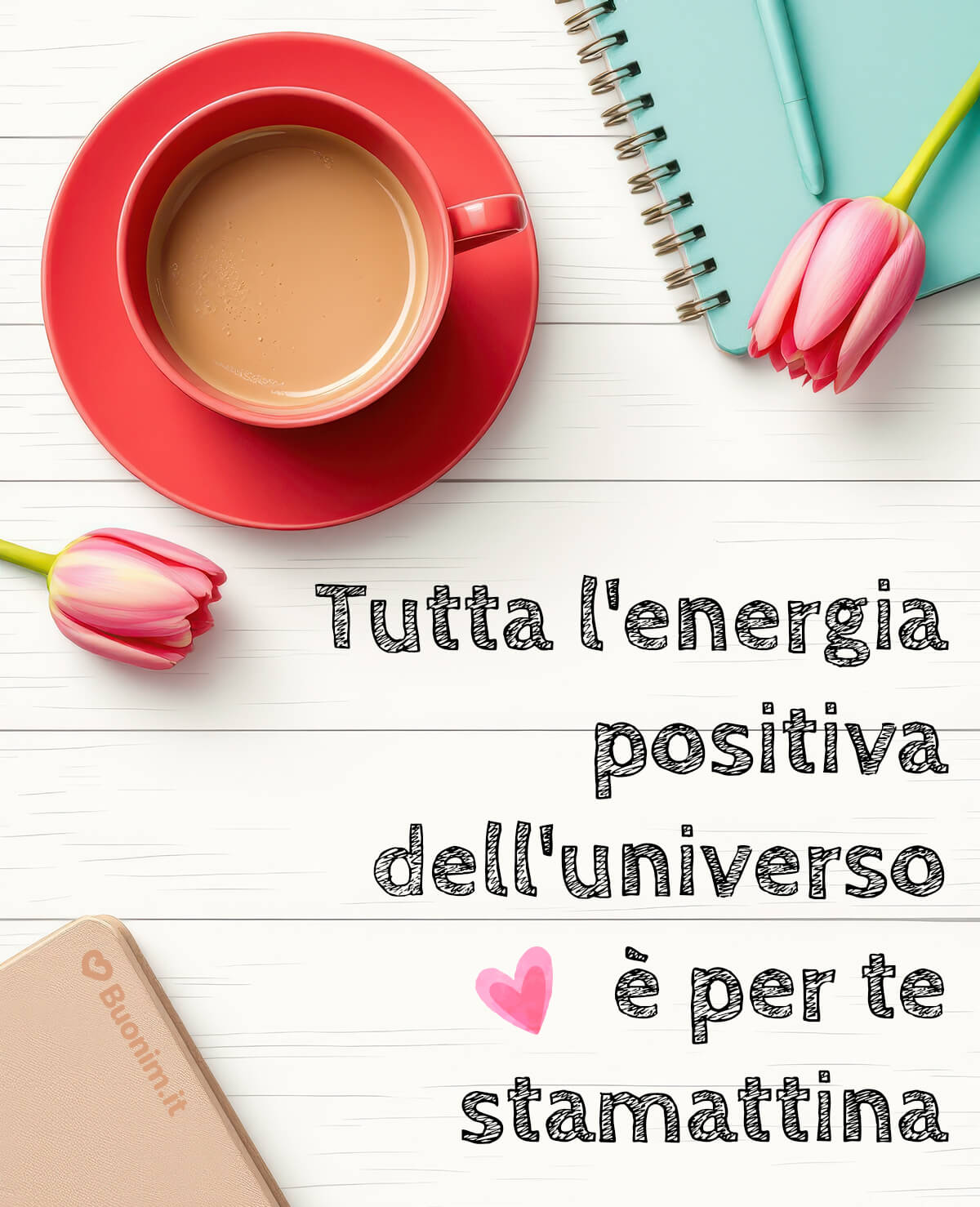 Appunta un pensiero sul quaderno, poi lascia che la tazza rossa ti scaldi. Stamattina meriti tutta l’energia positiva e un sorriso che dura fino a sera.