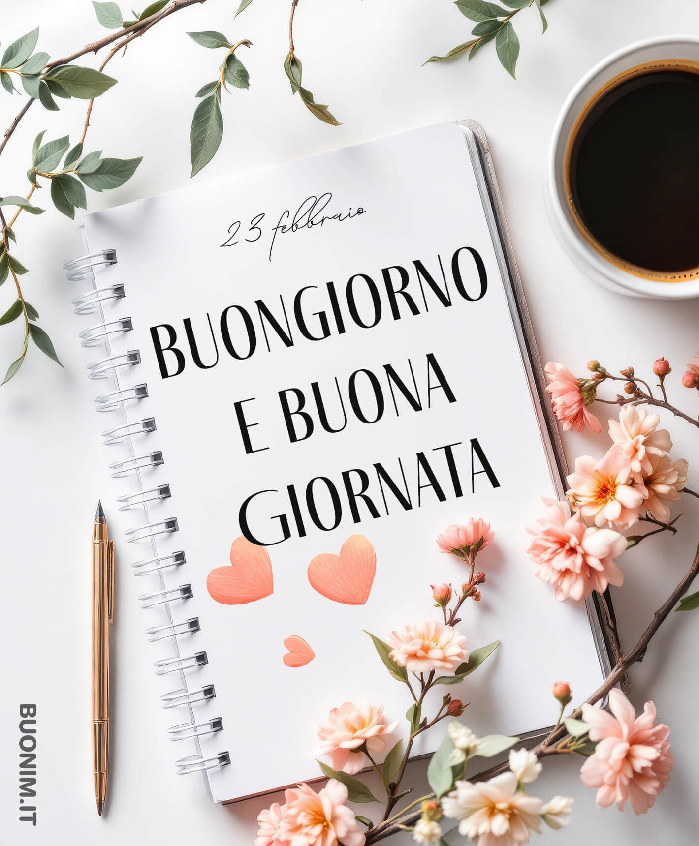Una pagina bianca, fiori delicati e un caffè accanto ricordano che ogni giorno può iniziare bene. Per il 23 febbraio ti mando un pensiero affettuoso e tanta calma interiore.